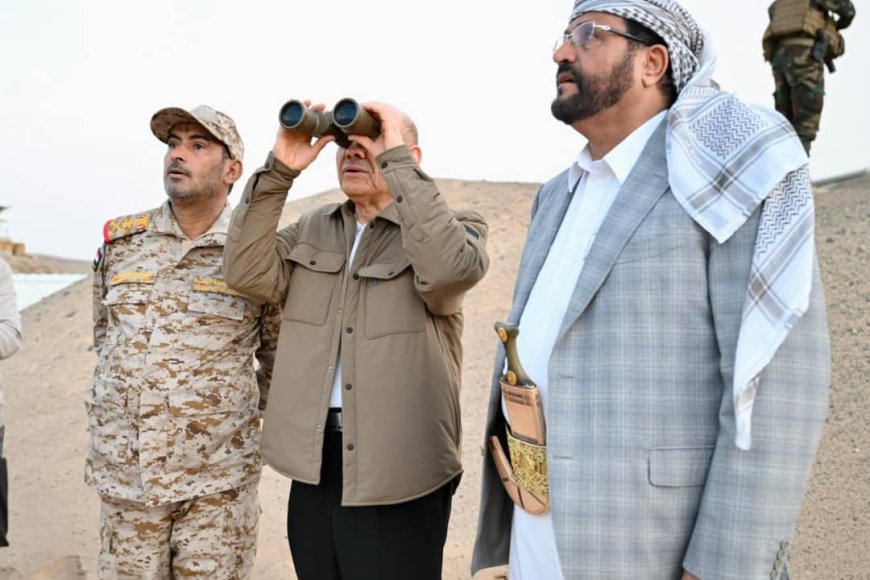 سياسي يمني يعلق على زيارة العليمي لمأرب ويكشف اثرها 