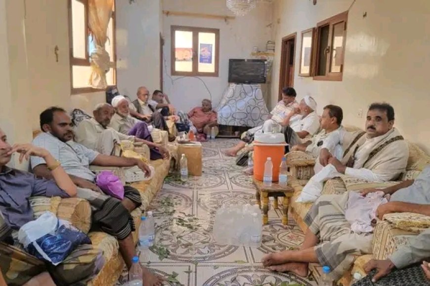 اجتماع مجتمعي في حيس يطالب بفتح طريق الجراحي وإنهاء حصار الحو,,ثيين على المدنيين...