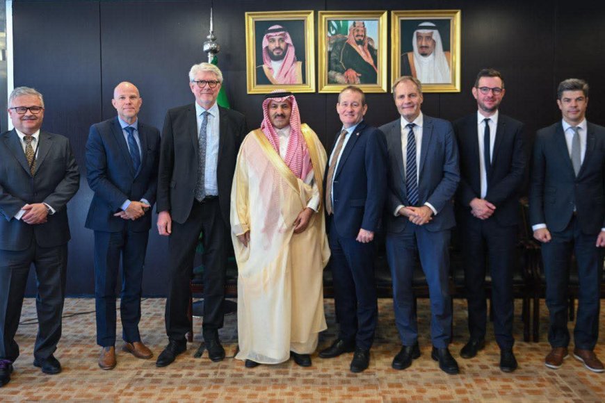 السفير آل جابر يبحث مع برلمانيين دنماركيين جهود المملكة لدعم السلام والتنمية في اليمن