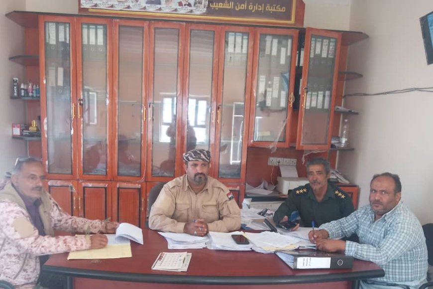 نائب رئيس اللجنة التنسيقية لمشروع عداله الأحداث ممثل مكتب حقوق الإنسان يلتقي بإدارة أمن مديرية الشعيب