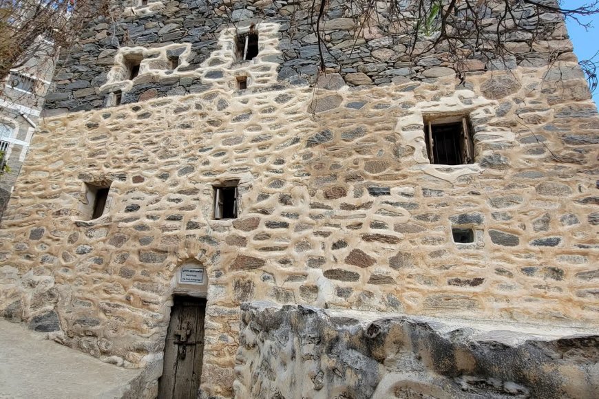 تعرف على منزل الحاج هائل سعيد أنعم الذي تحوّل إلى معلم ثقافي في حيفان تعز(صور)