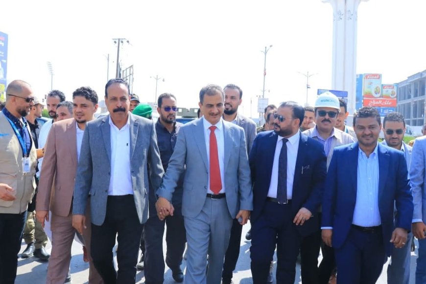 لملس والحريزي يفتتحان مشروع تأهيل شارع المدينة الرياضية – السيلة وأولى حدائق العائلة بالشيخ عثمان