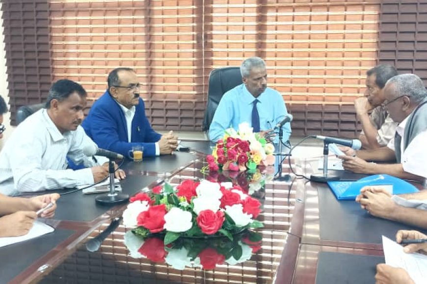 محافظ لحج يناقش نتائج التحليل لمشروعي تأهيل سكن الطالبات وبناء قسم أمن المسيمير