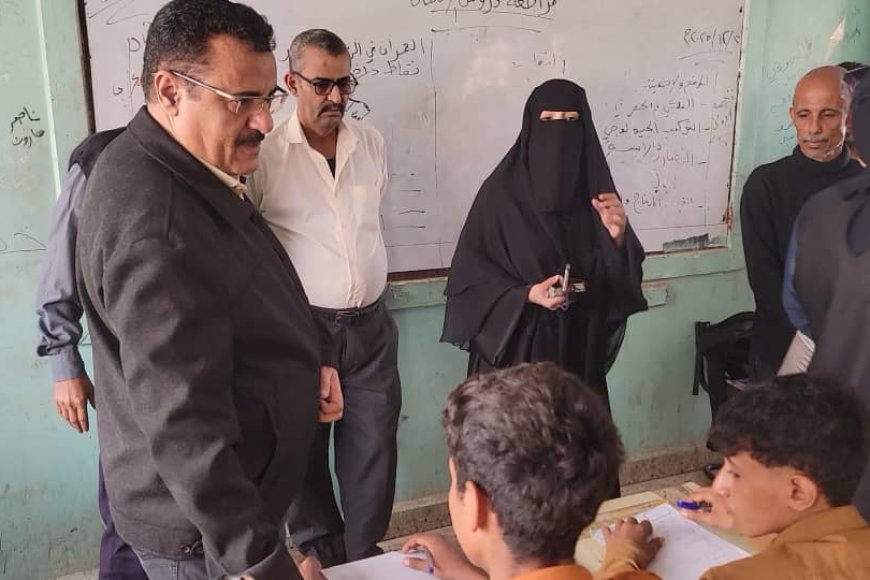 خلال تدشينه إختبارات الفصل الدراسي الأول.... مدير عام المنصورة يؤكد أهمية الإمتحانات في ترسيخ المعلومات لطلبة المدارس...