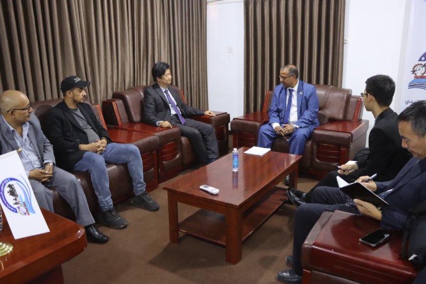 الوزير الزعوري يبحث مع القائم بأعمال السفير الصيني سبل دعم برامج ذوي الإعاقة