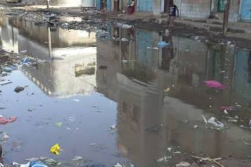 تفشي الملاريا يفاقم معاناة الحديدة وسط طفحٍ للصرف الصحي وتجاهل حو...ثي...