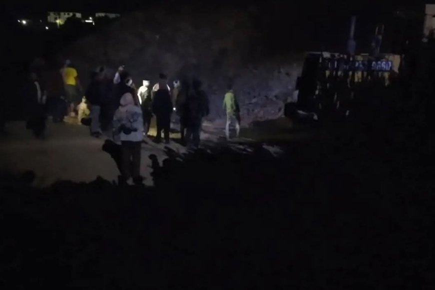 عاجل: انهيار جبلي مفاجئ في تعز… ومحاولات إنقاذ شاب عالق تحت الركام(صورة أولية)