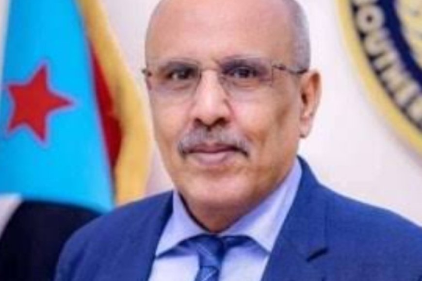 الكثيري يفتح النار على العليمي ويؤكد أن الانتقالي يمارس دوره باعتباره ممثلاً سياسياً وشعبياً للجنوب،..