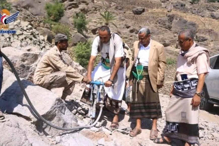 عطيفي الحو...ثيين في الحديدة يضع حجر الاساس لمشاريع وهمية لنهب مليارين و307 ملايين و966 ألف ريال.....