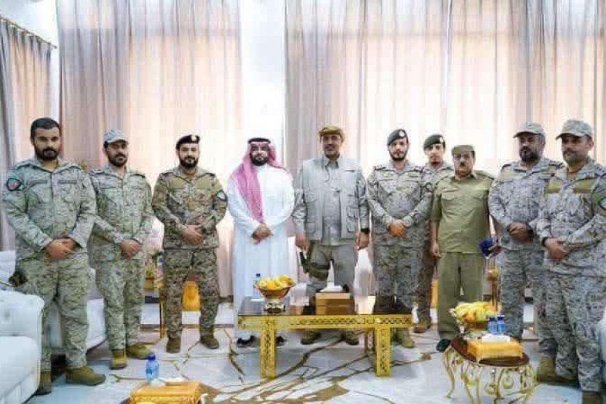 أول ظهور من قلب المعاشيق… وفد سعودي–إماراتي يجتمع بالزُبيدي بعد ساعات من وصوله إلى عدن