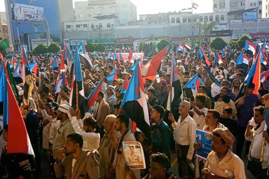 مخيم الاعتصام المفتوح بالعاصمة عدن يستقبل وفدا جماهيريا كبيرا من أبناء المسيمير الحواشب...