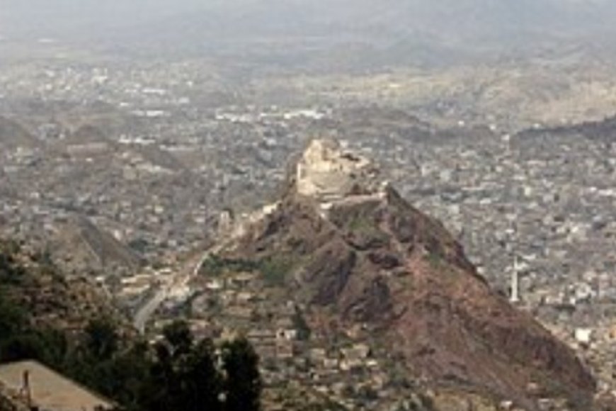 قبيلة المشاهرة تدعو لمسيرة كبرى الاثنين القادم ضد الانفلات الأمني بتعز...