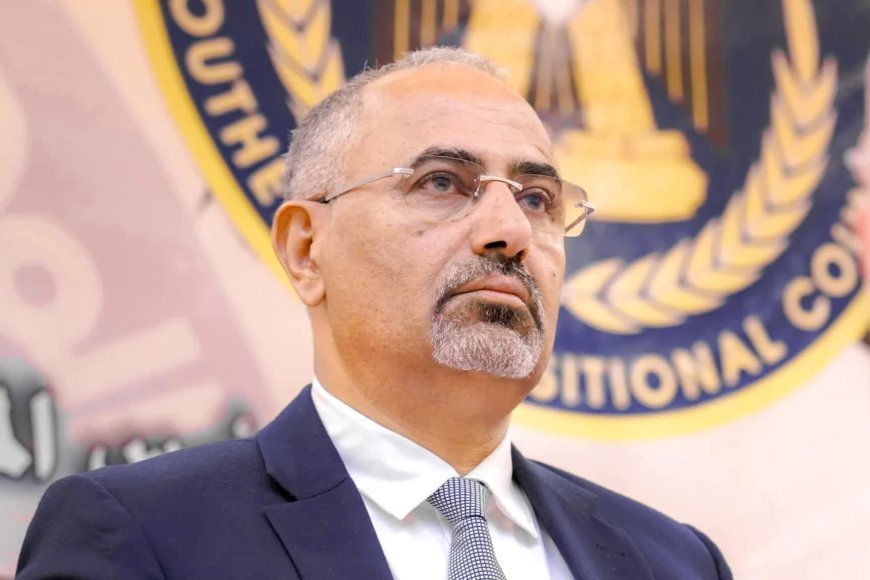 عاجل: برفقة 61 شخصاً..مغادرة الرئيس الزبيدي عدن متجها إلى الرياض