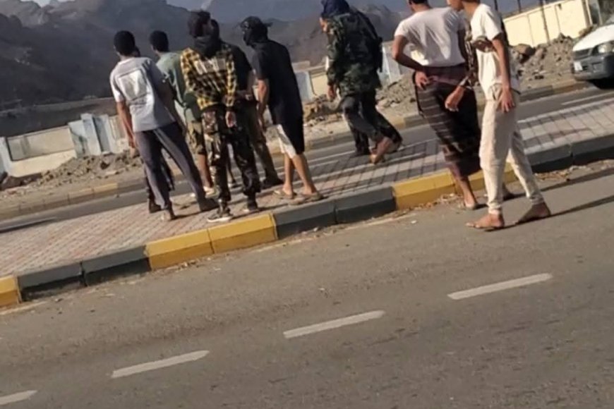 عاجل: فيما دعا من قام بالنهب بسرعة إعادة المنهوبات..قوات العمالقة ودرع الوطن تبدأ تجميع ومراجعة لقطات كاميرات المراقبة من الشوارع والمنشآت للقبض على اللصوص والناهبين (تحذيرات هامة)