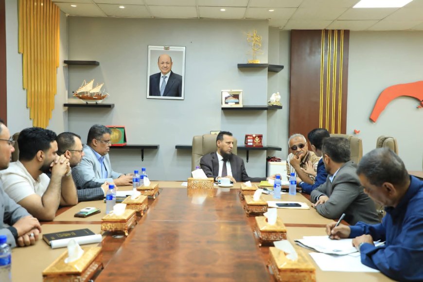 محافظ عدن يؤكد أهمية تنشيط الحركة الرياضية ويدعو إلى تحييدها عن التجاذبات