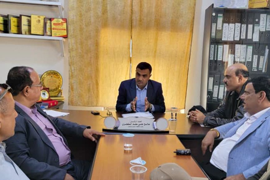 بتوجيه من الوزير السقطري   المستشار الفني لوزارة الزراعة والأسماك يعقد اجتماع مع السلطة المحلية بمحافظة سقطرى 