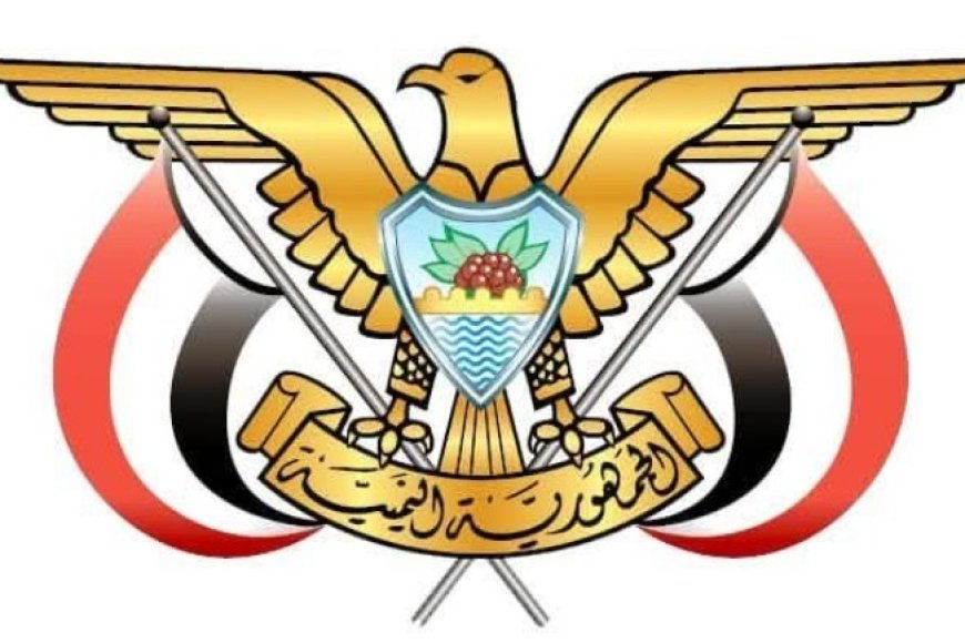 بلغ عددهم 35 وزيراً..صحفي يمني يسخر من تشكيلة الحكومة الجديدة ويصفها بـ«حكومة إكس إكس لارج» أكبر وأضخم الحكومات اليمنية منذ قيام الثورة 