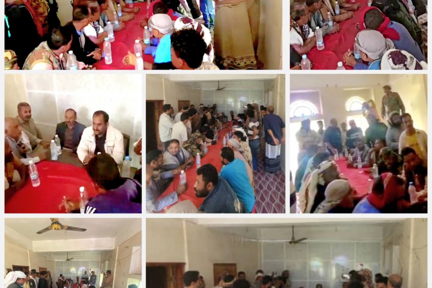 أثناء لقائه مع مشايخ وأعيان قعطبة ومريس   المدير العام بكر الشاعري يؤيد قرار المحافظ تكليف الشيخ محمد ريشان رئيساً للجان المجتمعية بمديرية قعطبة