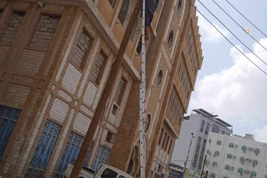 بالتزامن مع استقبال شهر رمضان… تشغيل أعمدة الإنارة في الهاشمي بمديرية الشيخ عثمان