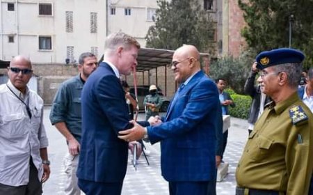 محافظ تعز يبحث مع المبعوث الاممي الاوضاع الانسانية وجهود تحقيق السلام