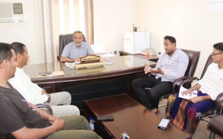 *مدير عام بروم ميفع يبحث مع مدير عام مؤسسة الطرق والجسور بساحل حضرموت التدخلات الطارئة في الطرق بالمديرية*