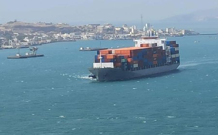 ميناء عدن يدشن إستقبال أولى الرحلات المباشرة للخط الملاحي الصيني الى عدن