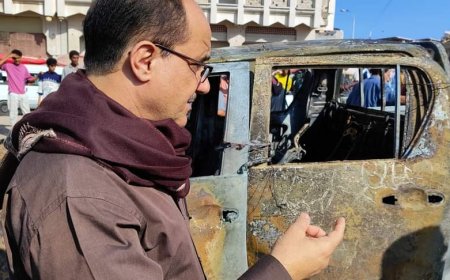 الحالمي يتفقد موقع الانفجار الغادر الذي استهدف نجل احد القاده الجنوبيين أثناء قيادة للسيارة" بعبوه نآسفة