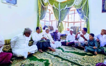 المدير العام لمديرية حريضة الدكتور قاسم سالمين الجعيدي في زيارة رسمية للمنصب محمد بن عبدالله بن علي العطاس بعد عودته من السفر خارج الوطن