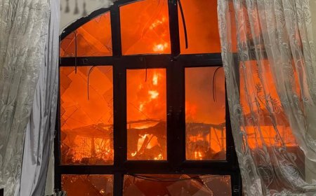 عاجل :صور أولية يظهر فيها ألسنة اللهب تتصاعد من مواقع تعرضت لغارات جوية أمريكية في صنعاء 