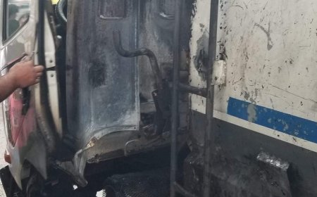 مجهولون يقومون بإحراق بابور لنقل المياه في تعز (صورة)