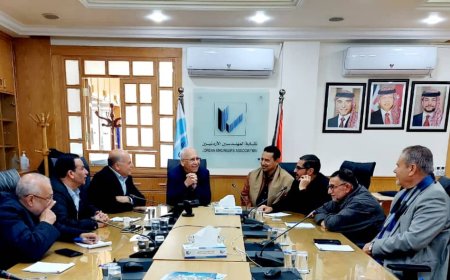 *ممثل نقابة المهندسين اليمنيين بحضرموت يلتقي نقيب المهندسين الأردنيين ونائبة*
