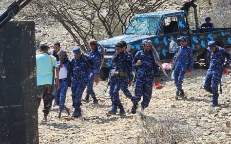 العميد لبيب العبد يتفقد قوات شرطة الدوريات المرابطة  في جبهة امحلحل بأبين