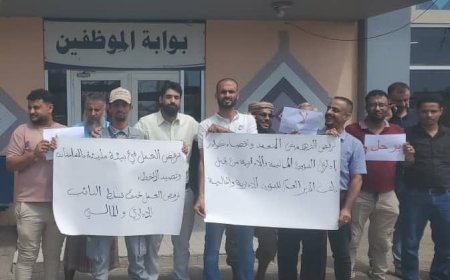 لما وصفوه بالتهميش المتعمد..وقفة احتجاجية داخل مطار عدن الدولي (صور)