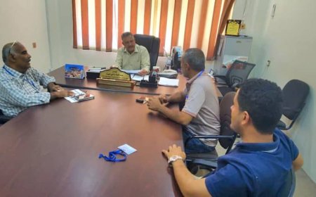 وكيل وزارة الزراعة والأسماك يلتقي فريق مشروع الأشغال العامة في لحج والضالع 