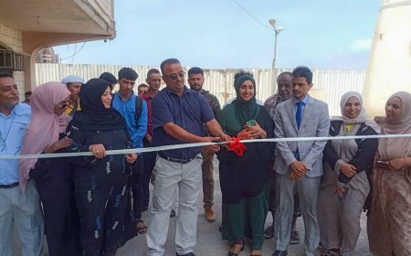 مدير التواهي يفتتح البازار التسويقي النسوي بالمديرية