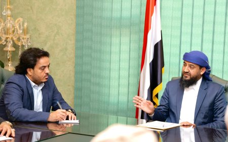 المحرّمي يعقد اجتماعاً موسعاً بقيادة وزارة الكهرباء 