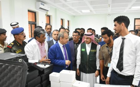 بتمويل البرنامج السعودي وتنفيذ شركة جنرال لابورا توري والجردان الدولية وزير التعليم العالي و رئيس جامعة عدن يفتتحان مشروع مختبرات الصيدلة والحقوق