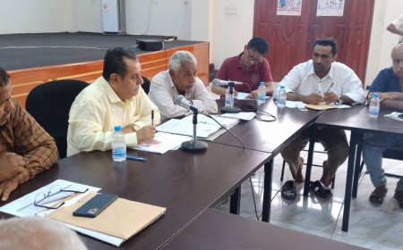 غانم يناقش تنفيذ خطة صندوق النظافة بعدن لشهر رمضان