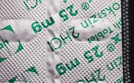 بيع أدوية منتهية الصلاحية في تعز (صورة)