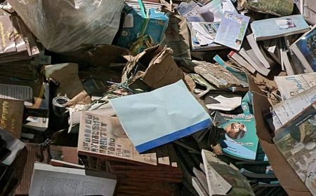 بسبب القات..كاتب شهير يشكوا تلف مئات النسخ من اصداراته في عدن (صور)