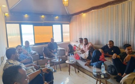 الرئيس التتفيذي لبنك الإنماء يلتقي زملائه في الإدارة المركزية لكاك بنك بعدن