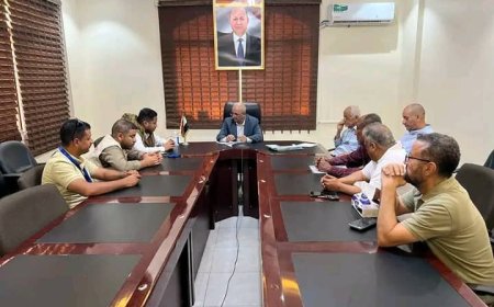 الوزير الشرجبي يبحث مع منظمة “كير” تنفيذ مشاريع الصرف الصحي في مستشفى الجمهورية والقرية الروسية