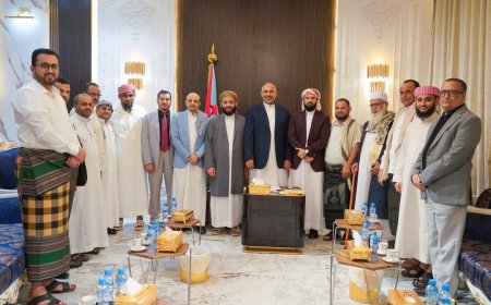 الرئيس القائد عيدروس الزُبيدي يطّلع على سير العمل في وزارة الأوقاف والإرشاد