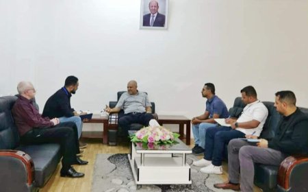 محافظ تعز يناقش مع ممثل مكتب الأمم المتحدة للحقوق والحريات ويناقش مع النيابة الإفراج عن المعسرين 