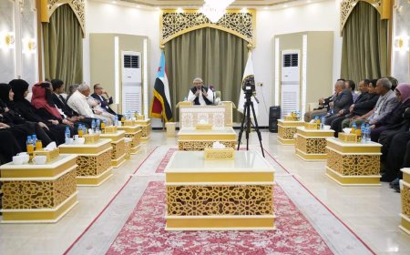 الرئيس القائد عيدروس الزُبيدي يلتقي نخبة من الصحفيين والإعلاميين الجنوبيين