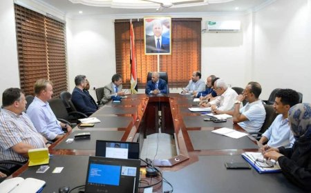 اجتماع مشترك لخلية إدارة أزمة السفينة “روبيمار” مع فريق الخبراء الأممين لتقييم خطة الاستجابة الطارئة