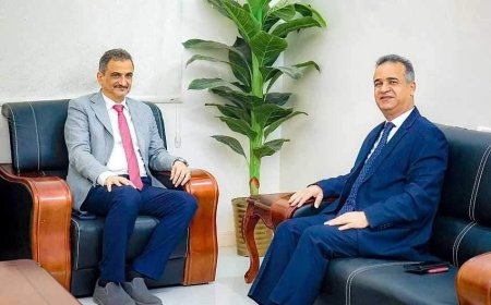 محافظ عدن يلتقي السفير الليبي ويؤكد حرص السلطة المحلية على توفير بيئة عمل مناسبة للسفارات