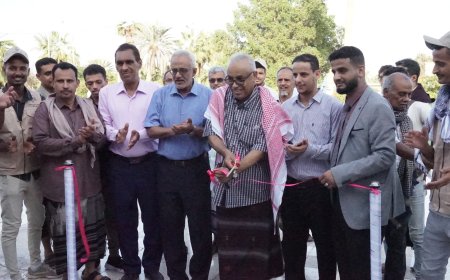 جامعة عدن تقيم مائدة إفطار لطلاب 