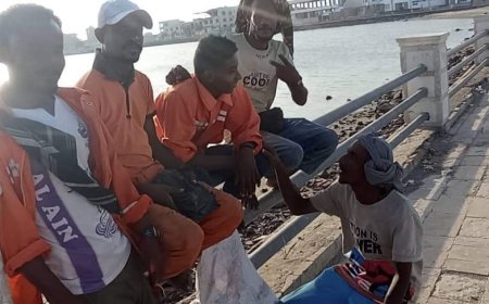 حضره رئيس الحكومة واللواء الزبيدي.. عمال النظافة في عدن يشاركون في نجاح الإفطار الجماعي