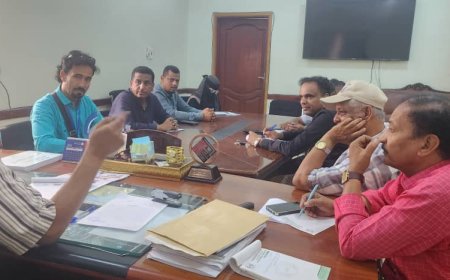 المدير العام لمديرية المكلا يلتقي وفد مكتب وزارة الصحة العامة والسكان بحضرموت الساحل لمناقشة آلية تنسيق وتنظيم البرامج الصحية بالمديرية
